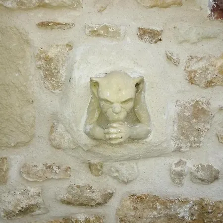 Nocleg ze śniadaniem Gatekeepers Tiny House, Taize, Deux-sevres, Velo Francette 4*