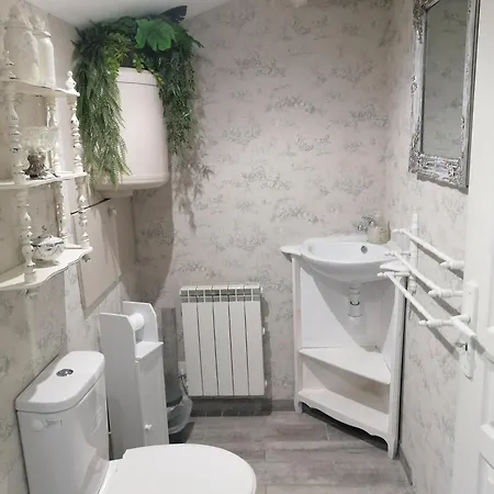 Gatekeepers Tiny House, Taize, Deux-sevres, Velo Francette Taizé