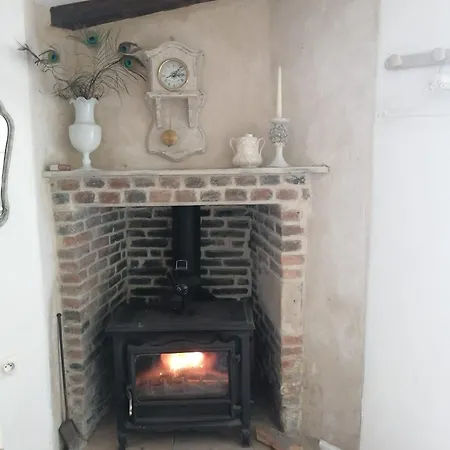 Gatekeepers Tiny House, Taize, Deux-sevres, Velo Francette Taize