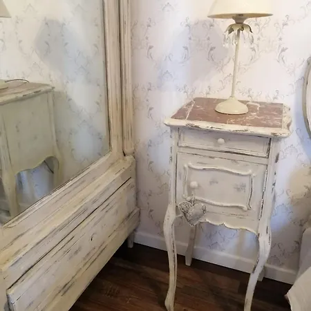 فندق مبيت وإفطار Gatekeepers Tiny House, Taize, Deux-sevres, Velo Francette