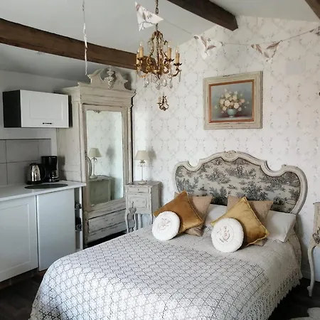 Gatekeepers Tiny House, Taize, Deux-sevres, Velo Francette Nocleg ze śniadaniem 4*