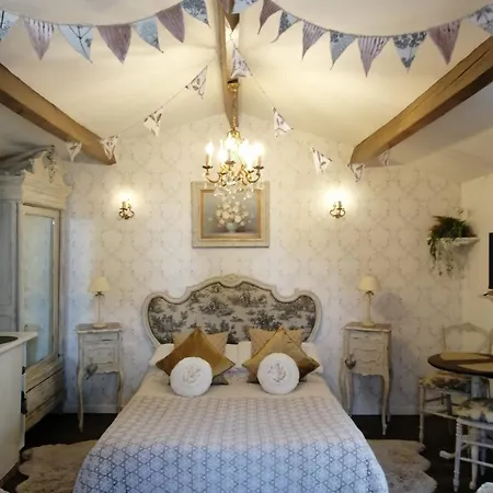 Gatekeepers Tiny House, Taize, Deux-sevres, Velo Francette Nocleg ze śniadaniem Taizé