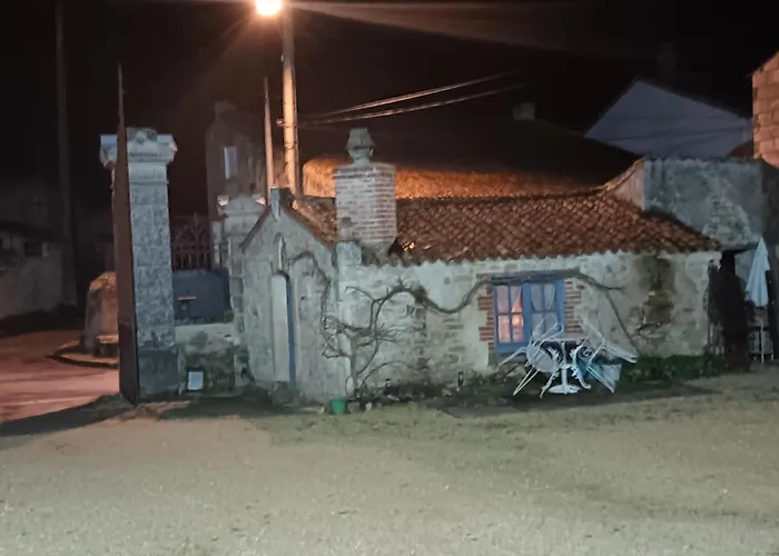 Gatekeepers Tiny House, Taize, Deux-sevres, Velo Francette 4* Taize